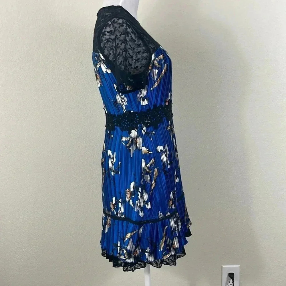 Foxiedox blue floral lace flared mini dress size 4 - Picture 2 of 10